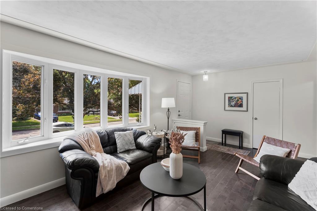 84 Elgin Crescent Property Photo 4