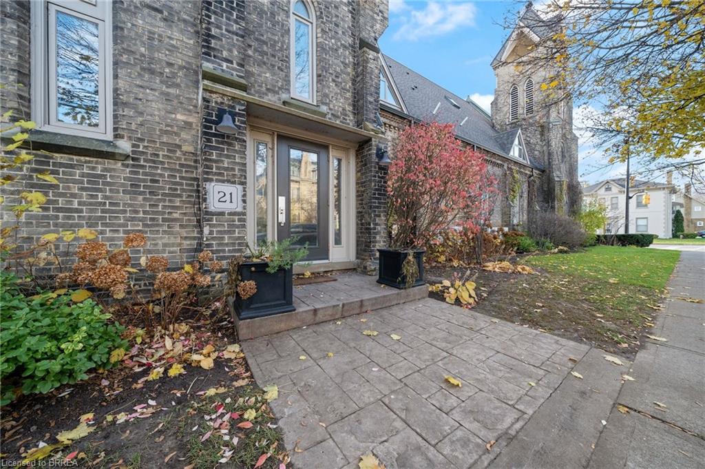206-21 Richmond Street Property Photo 1