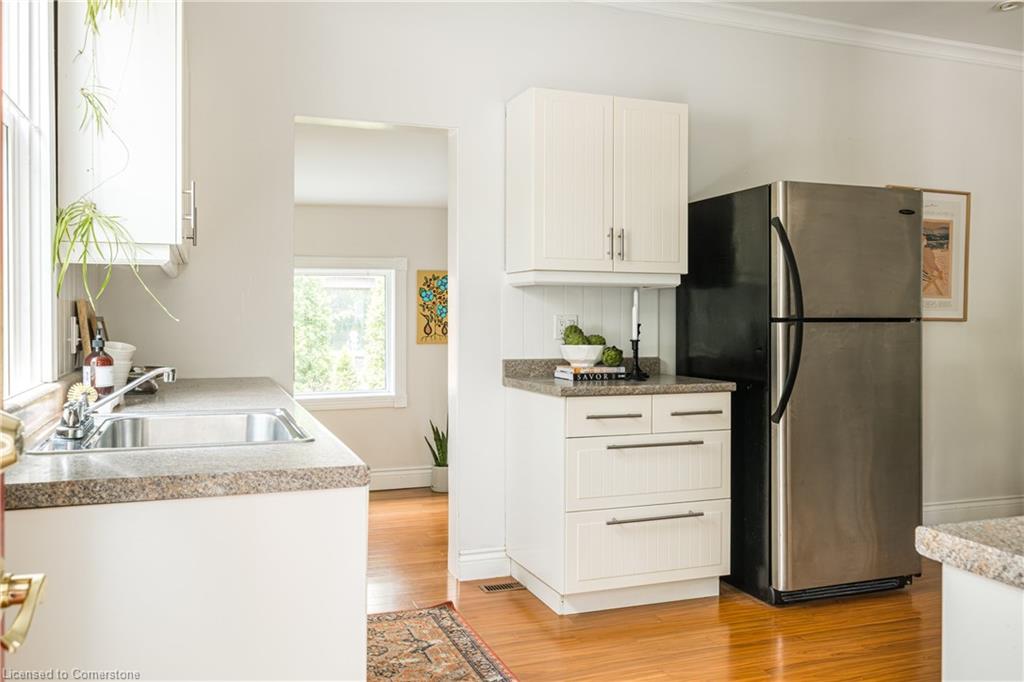 432 Dundurn Street S Property Photo 14