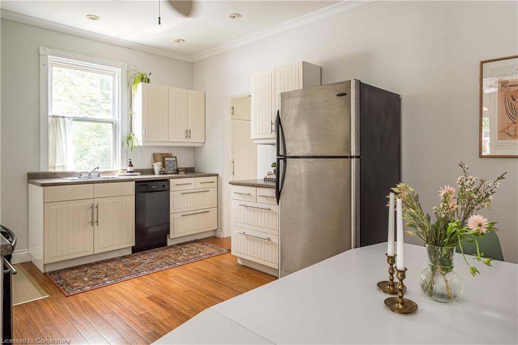 432 Dundurn Street S Property Photo 15