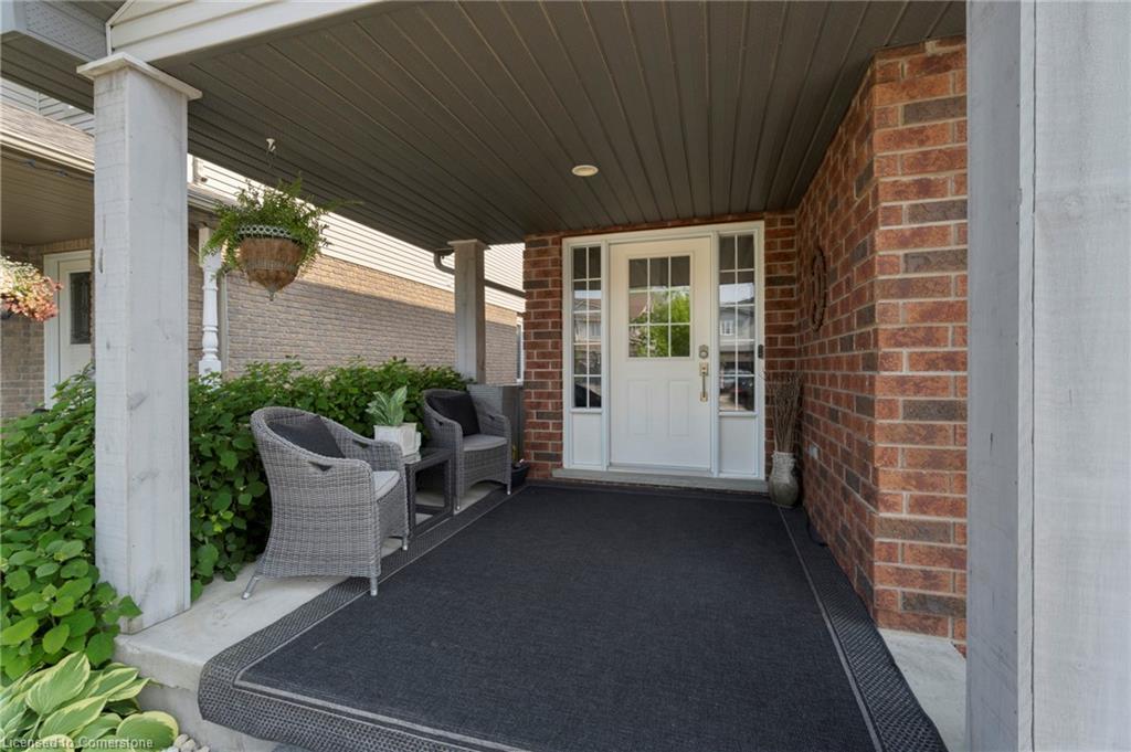 239 Park Avenue W Property Photo 5