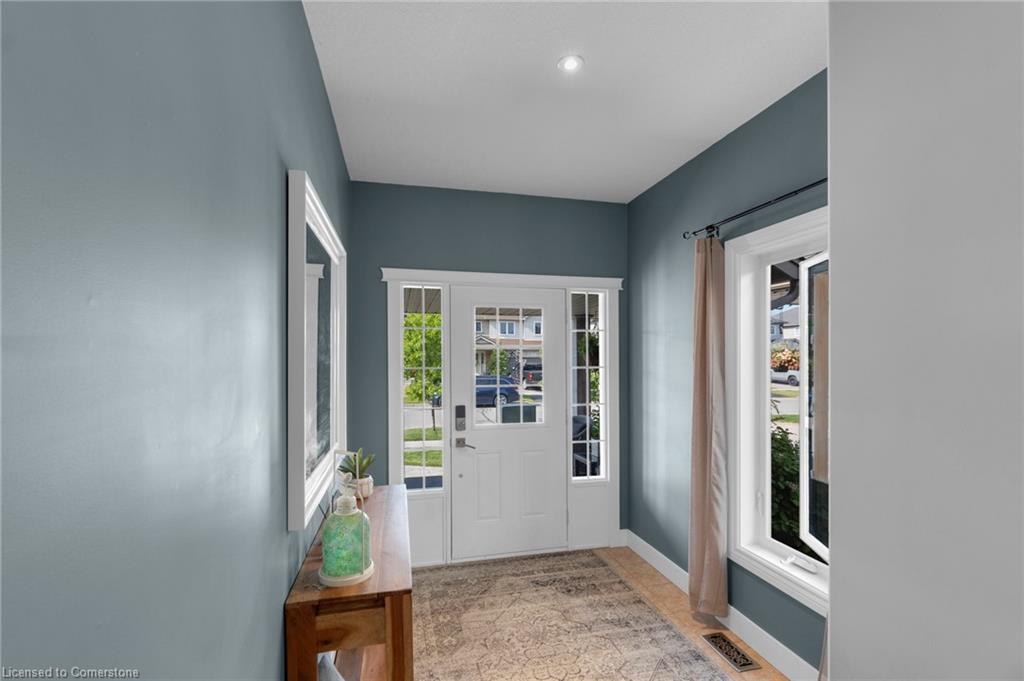 239 Park Avenue W Property Photo 6