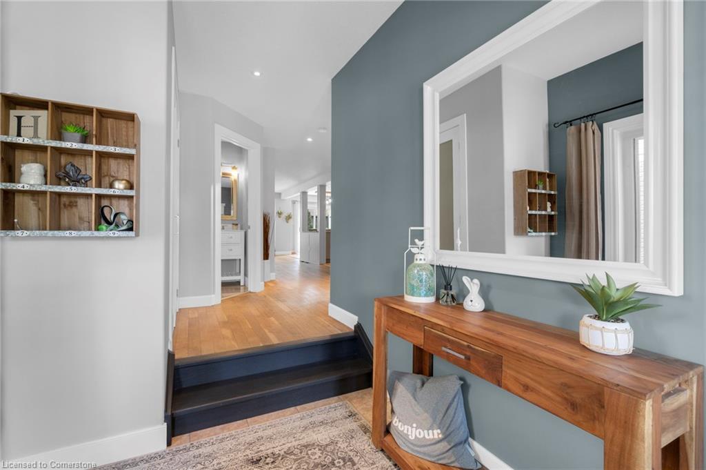 239 Park Avenue W Property Photo 7