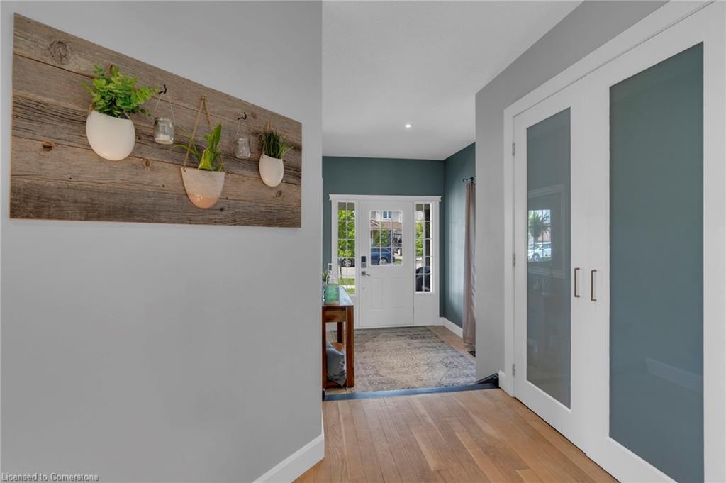 239 Park Avenue W Property Photo 8