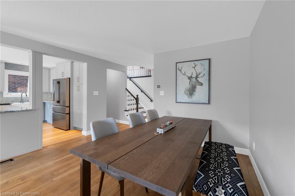 239 Park Avenue W Property Photo 10
