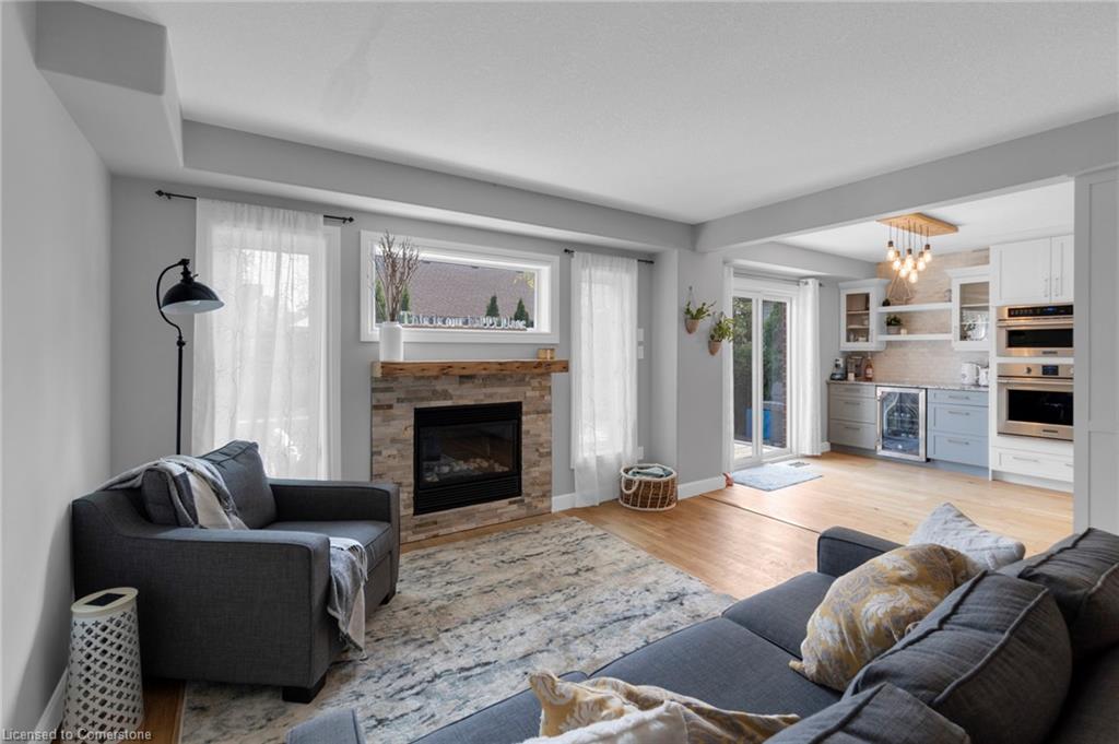239 Park Avenue W Property Photo 13