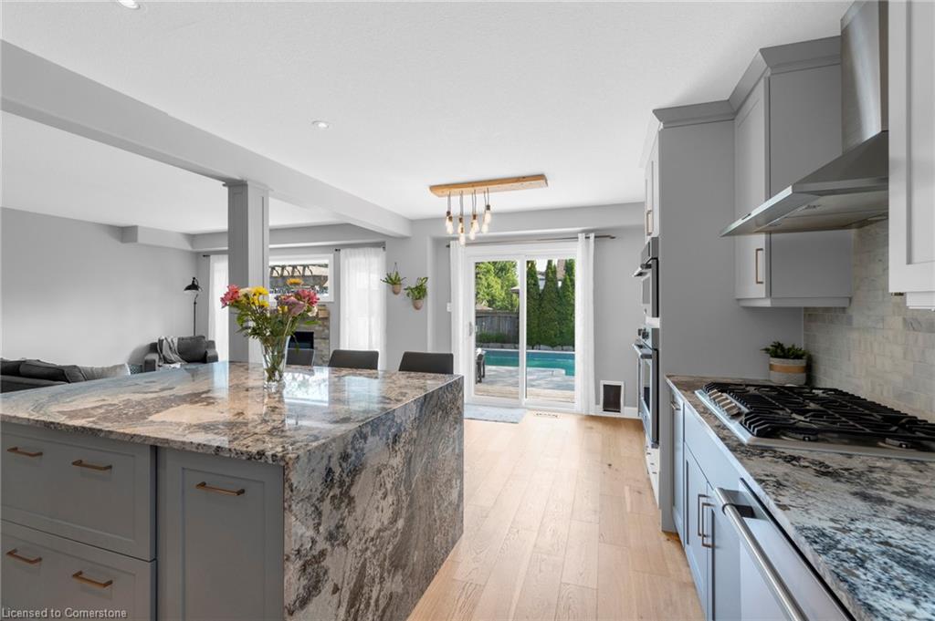 239 Park Avenue W Property Photo 18