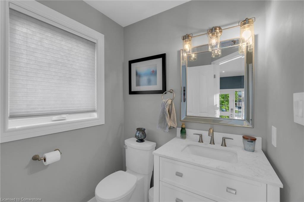 239 Park Avenue W Property Photo 21