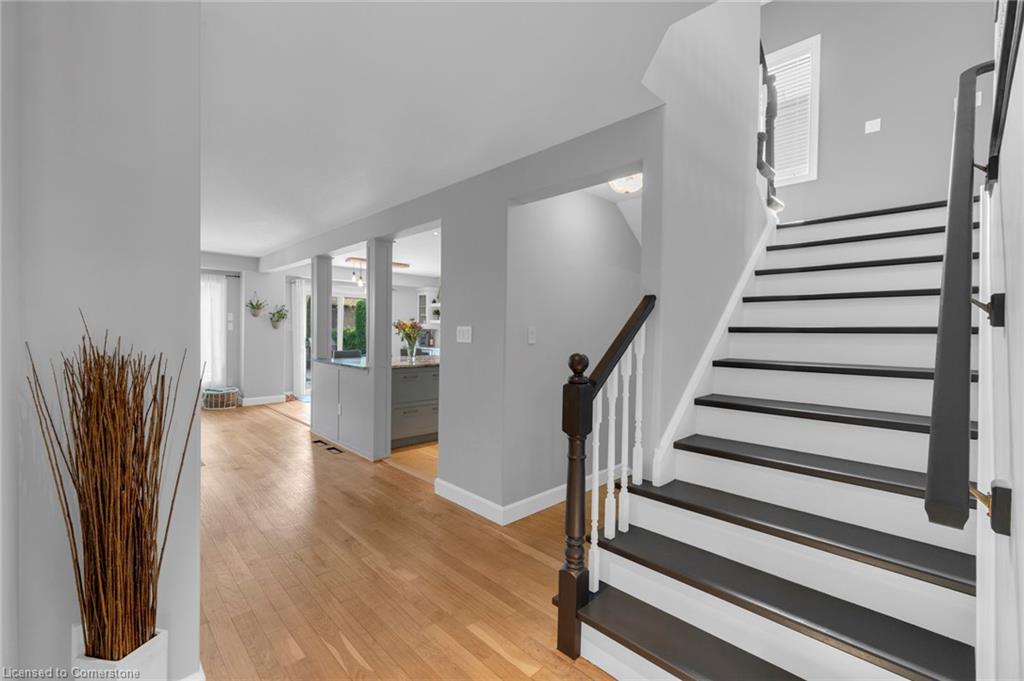 239 Park Avenue W Property Photo 22