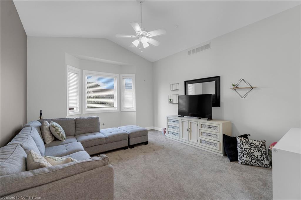 239 Park Avenue W Property Photo 23