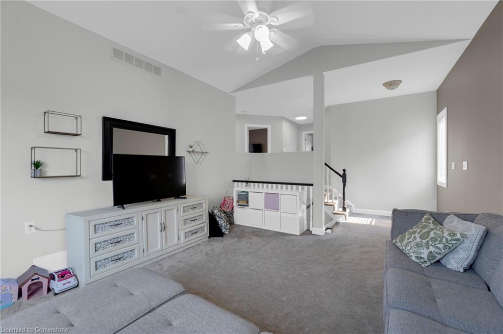 239 Park Avenue W Property Photo 24