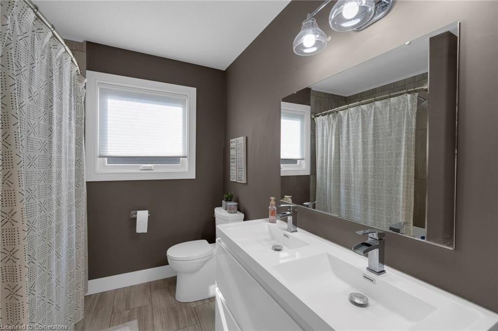 239 Park Avenue W Property Photo 34