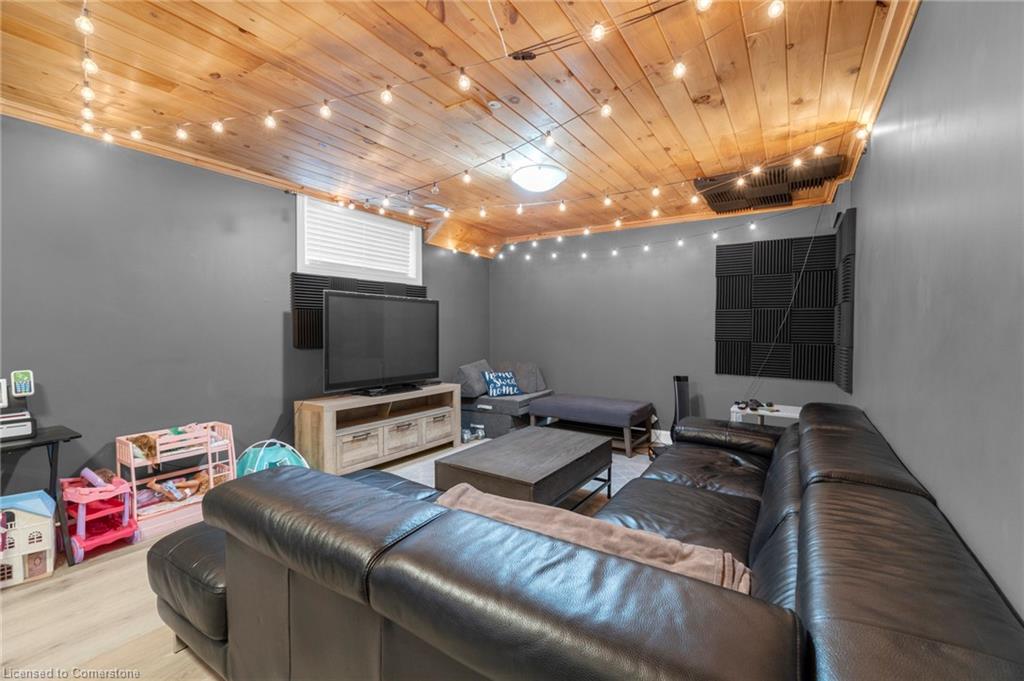 239 Park Avenue W Property Photo 36