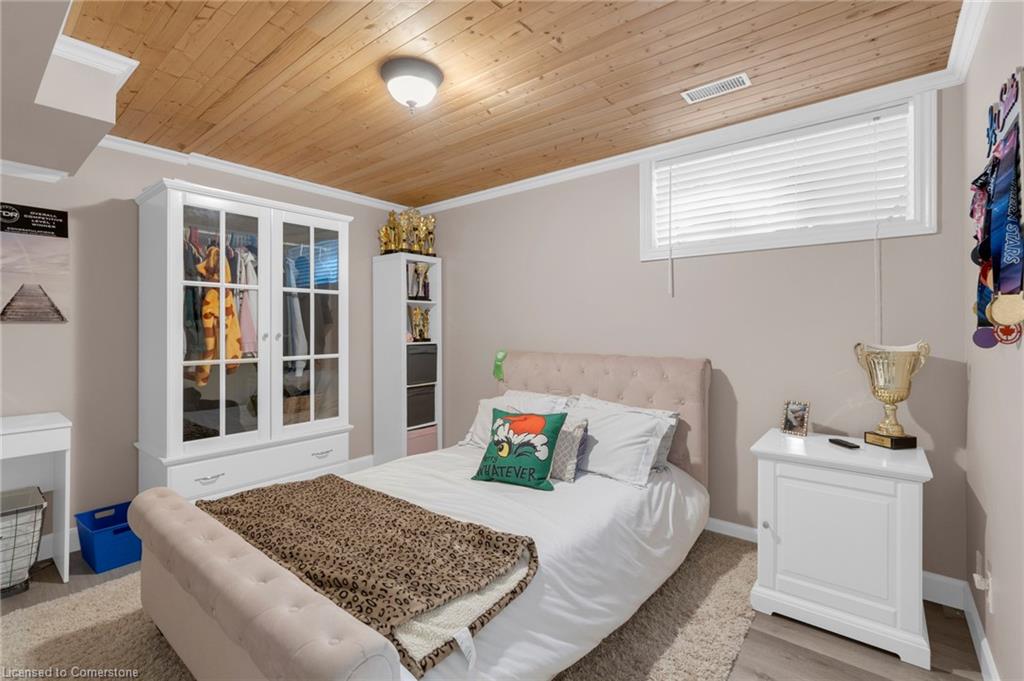 239 Park Avenue W Property Photo 37