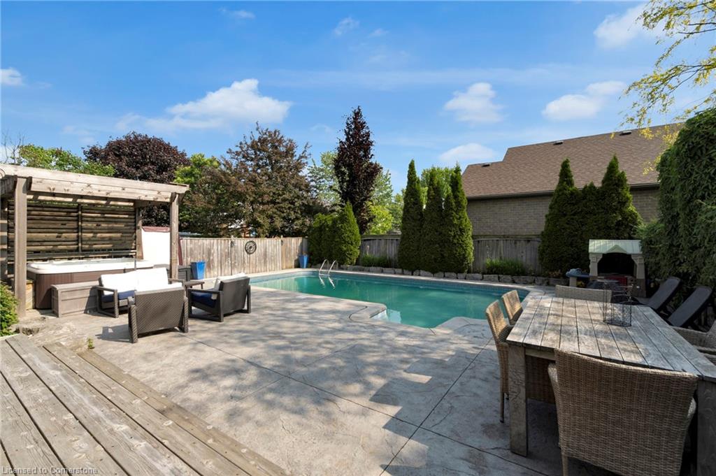 239 Park Avenue W Property Photo 41