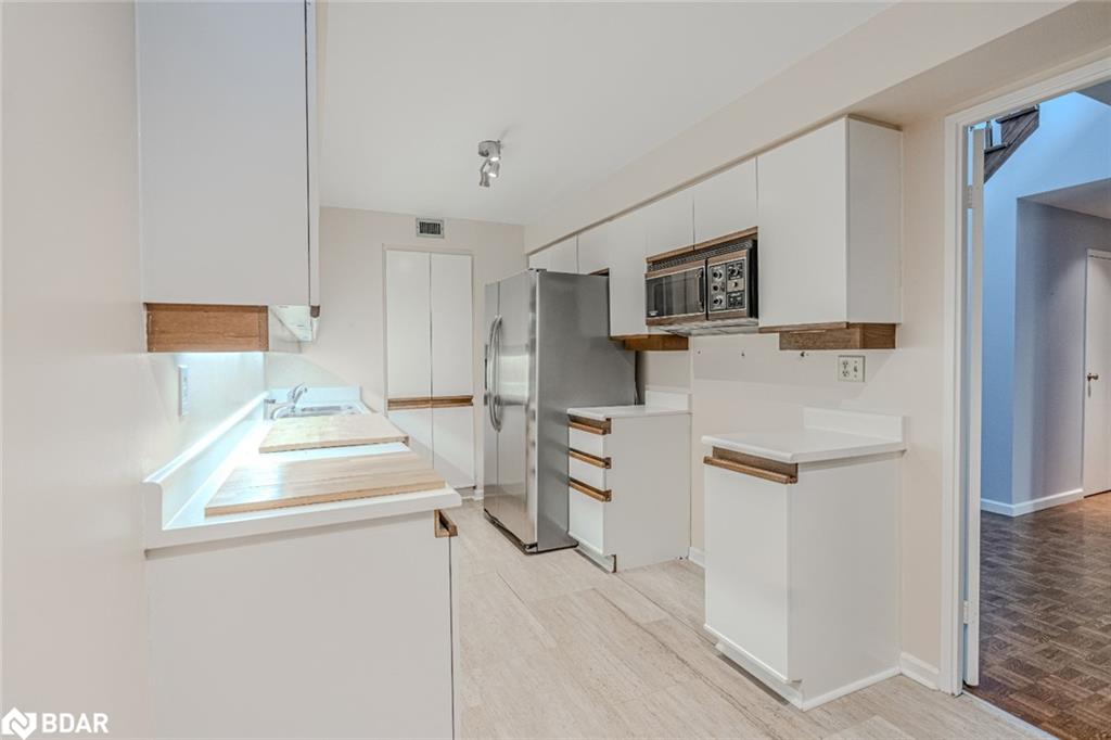 824-80 Front Street E Property Photo 5
