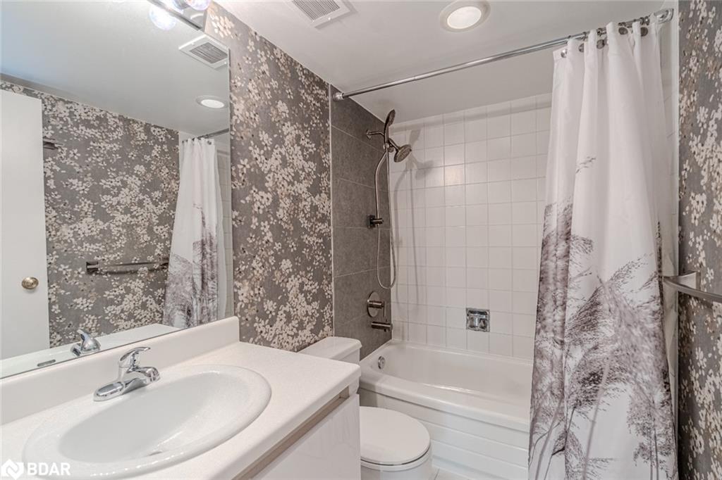 824-80 Front Street E Property Photo 12