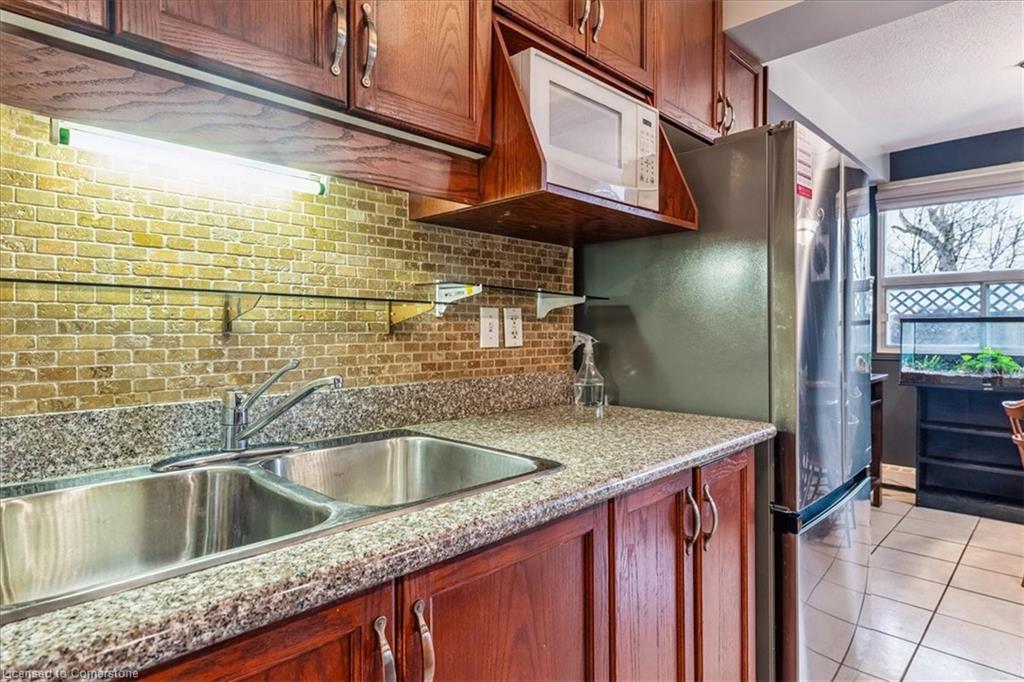 107-793 Colborne Street Property Photo 4