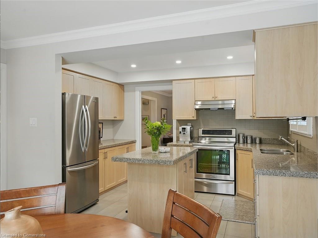 402 Barclay Crescent Property Photo 20