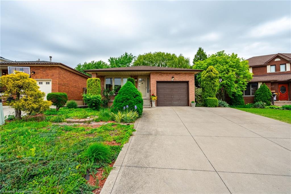 43 Trenholme Crescent Property Photo 2