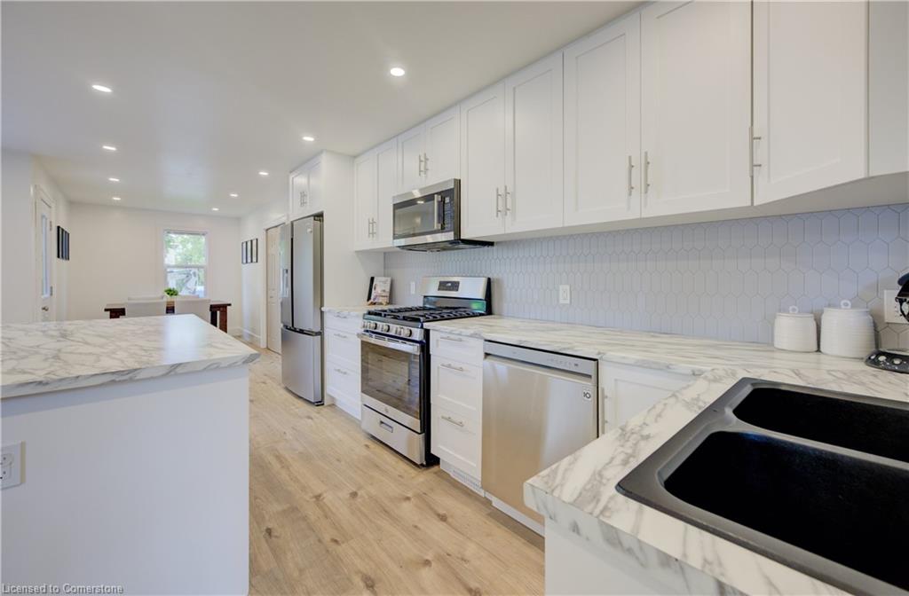 411 Powell Street Property Photo 11