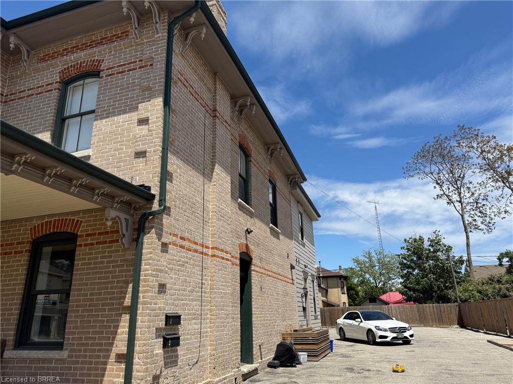 167 Brant Avenue Property Photo 1
