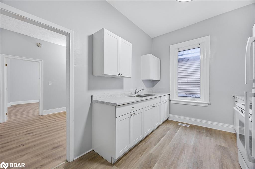 66 Matchedash Street S Property Photo 27