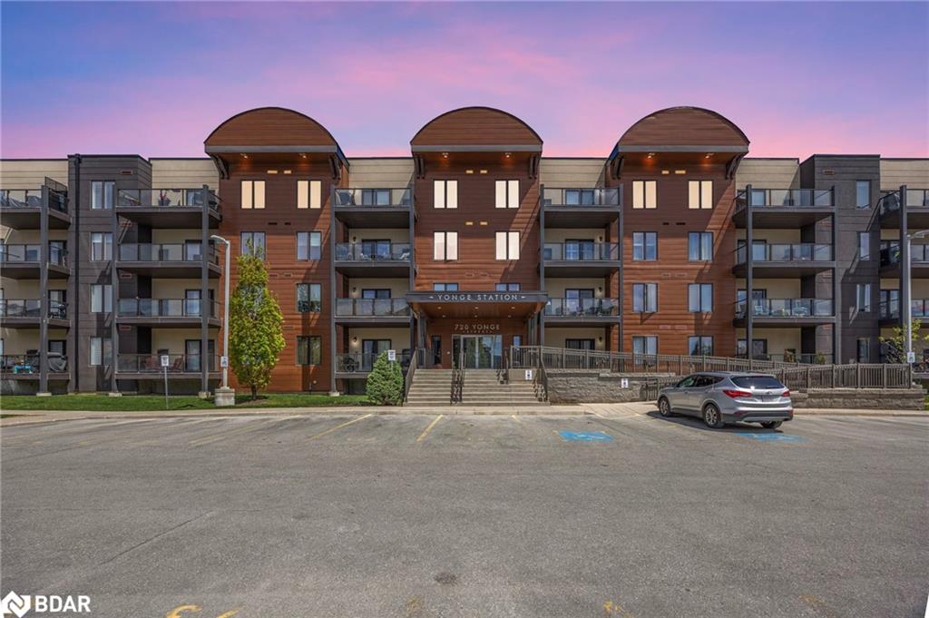 205-720 Yonge Street Property Photo 1