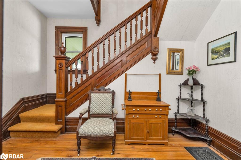 1407 Flos 8 Road W Property Photo 6