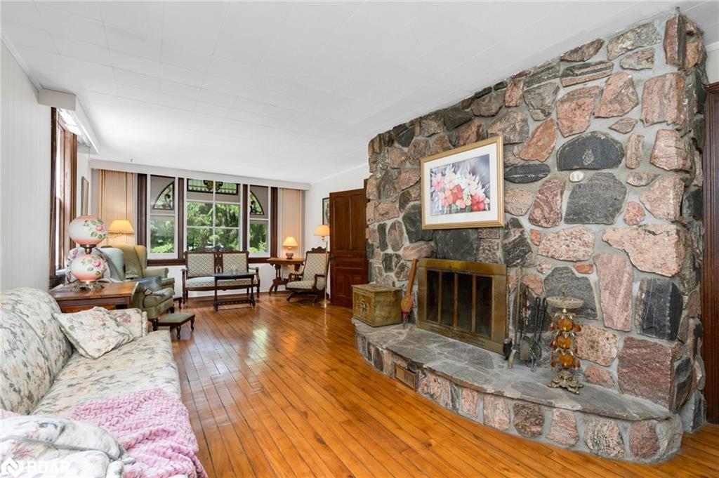 1407 Flos 8 Road W Property Photo 8