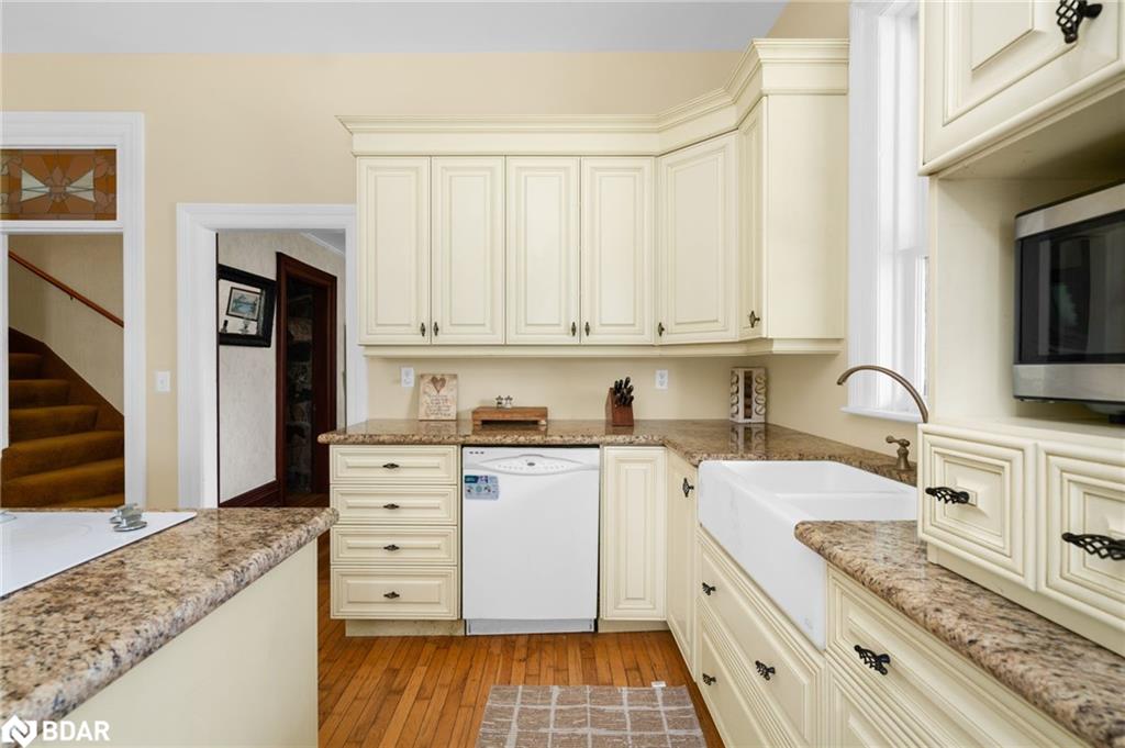 1407 Flos 8 Road W Property Photo 13