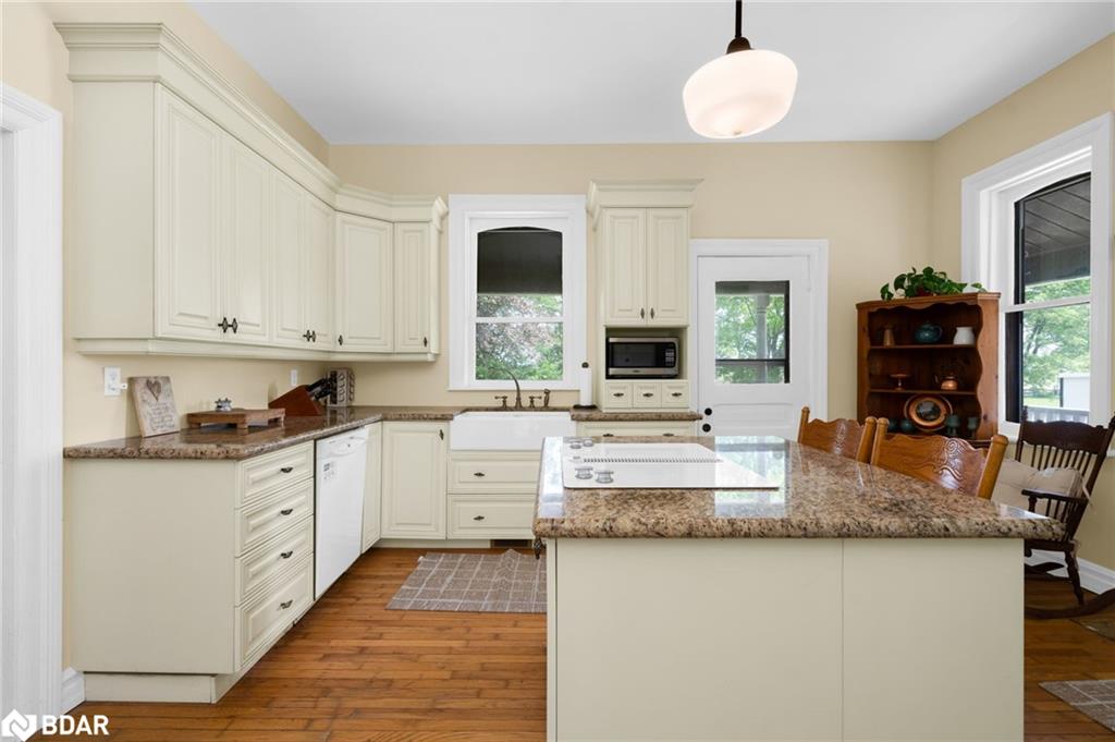 1407 Flos 8 Road W Property Photo 14