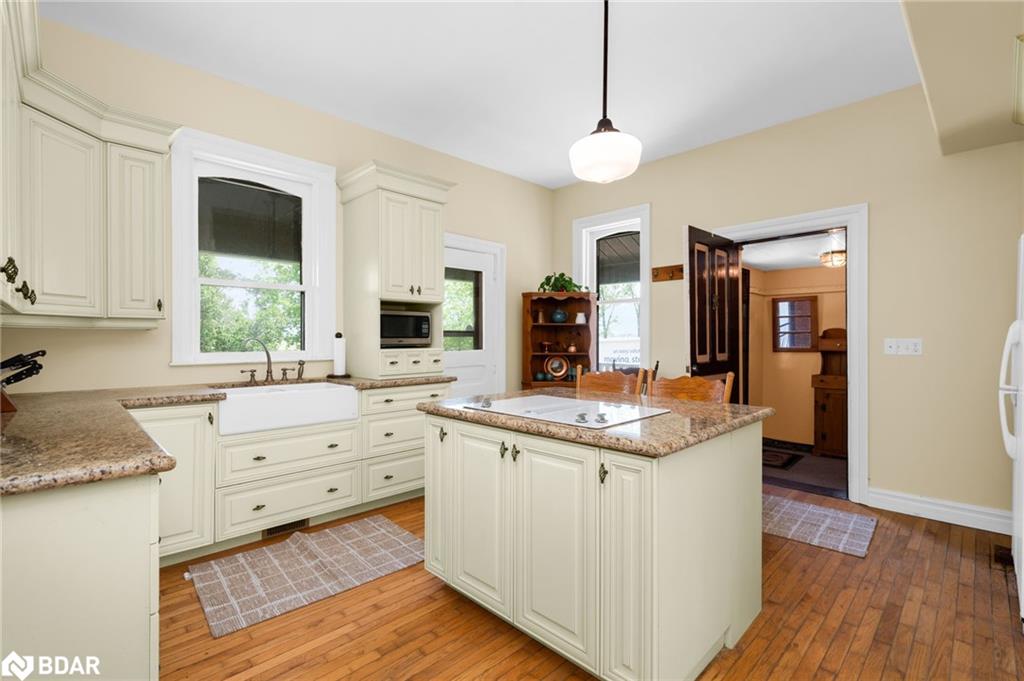 1407 Flos 8 Road W Property Photo 15