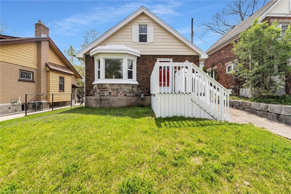11 Spadina Road E Property Photo 1