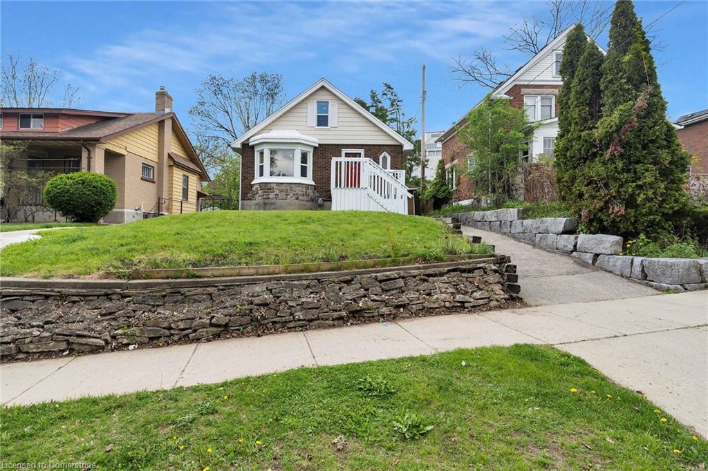 11 Spadina Road E Property Photo 2