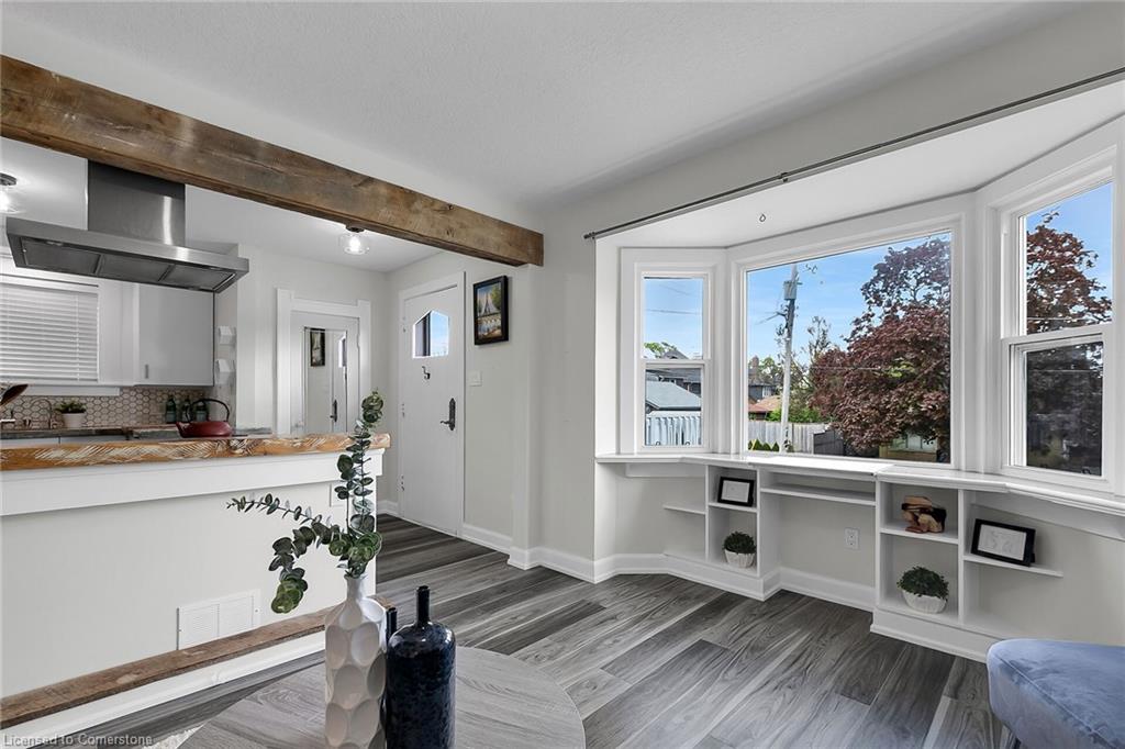 11 Spadina Road E Property Photo 8
