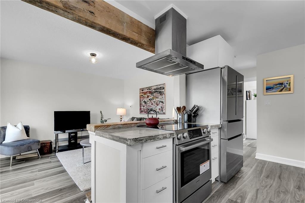 11 Spadina Road E Property Photo 11