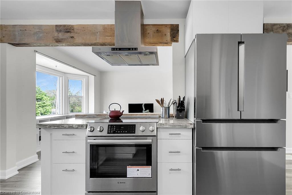 11 Spadina Road E Property Photo 12