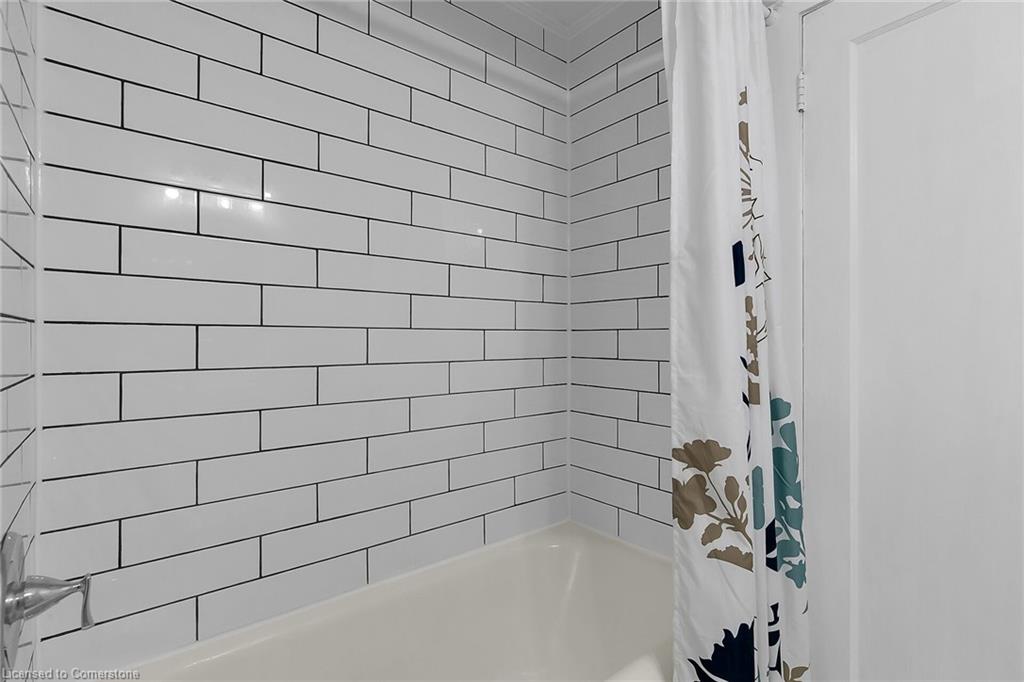 11 Spadina Road E Property Photo 15