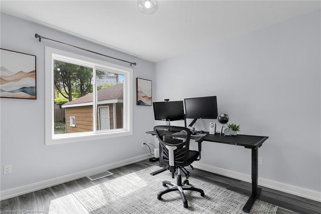 11 Spadina Road E Property Photo 18