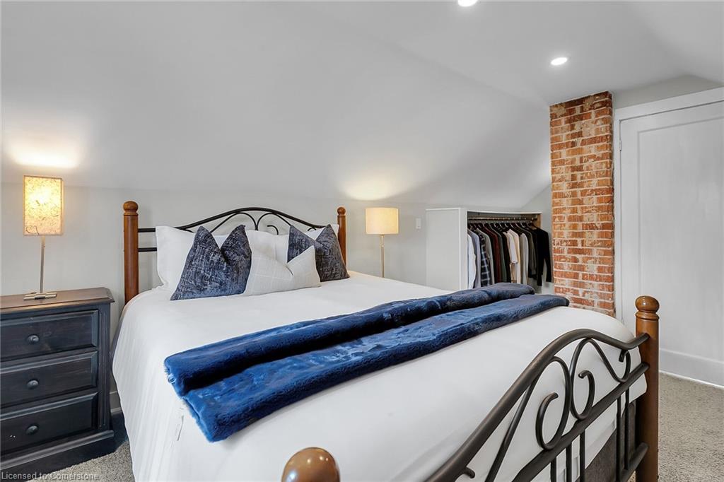11 Spadina Road E Property Photo 24