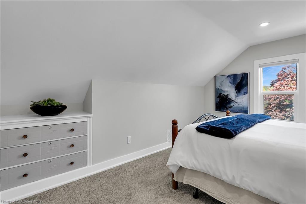 11 Spadina Road E Property Photo 25