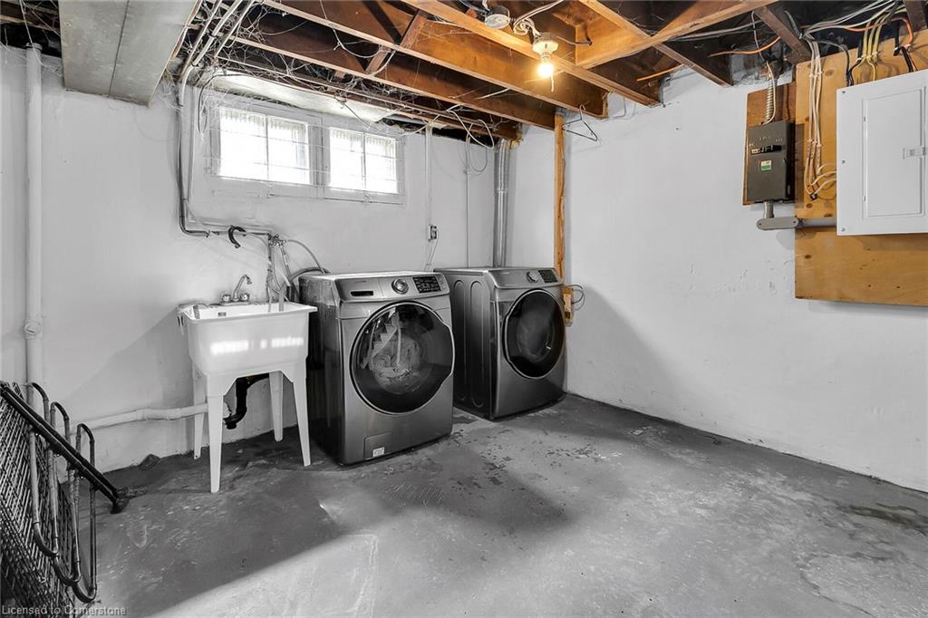 11 Spadina Road E Property Photo 28