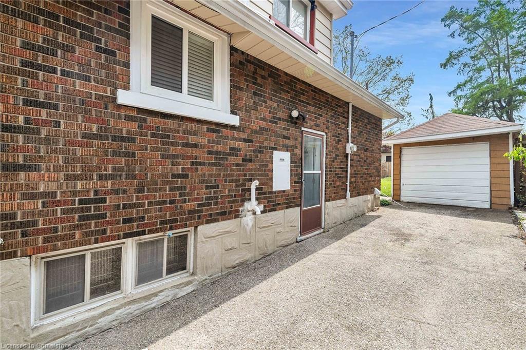 11 Spadina Road E Property Photo 30