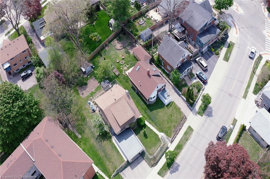11 Spadina Road E Property Photo 35