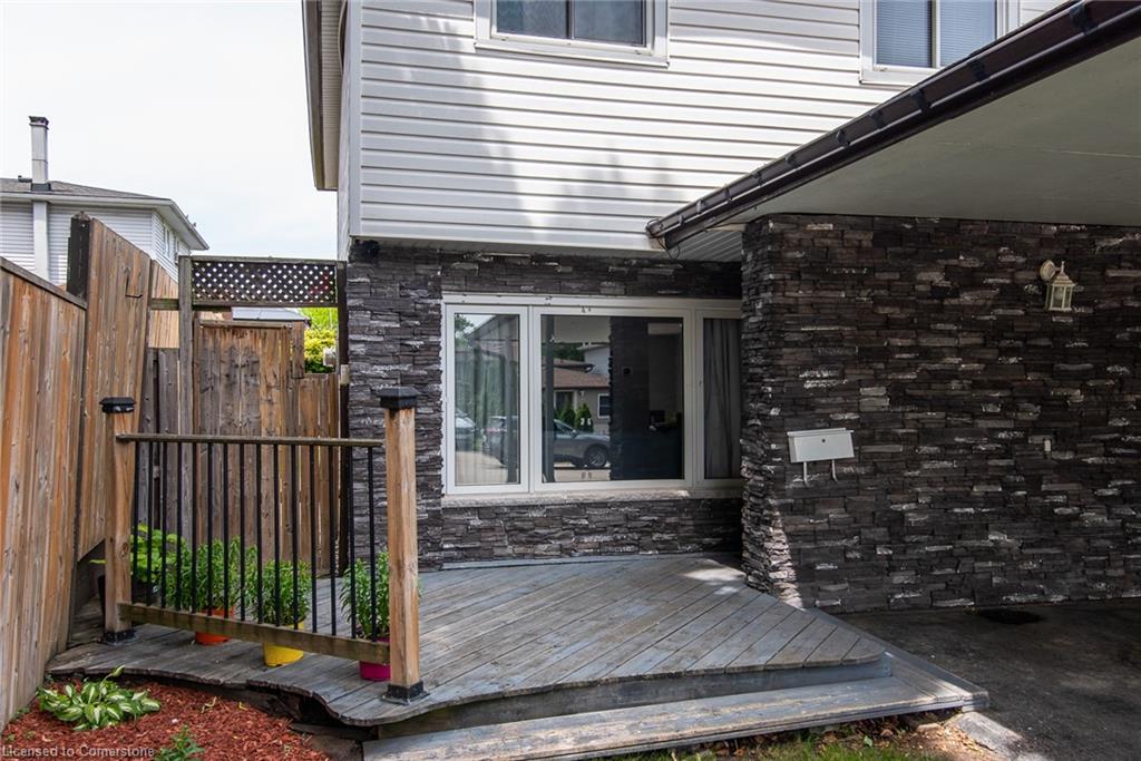 451 Pinetree Crescent Property Photo 4
