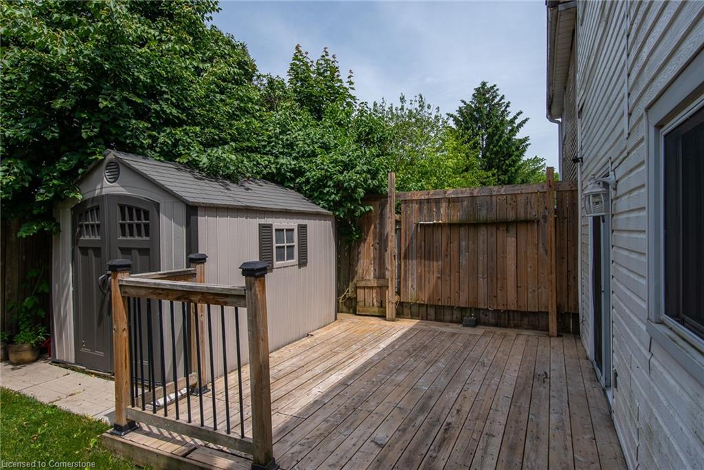 451 Pinetree Crescent Property Photo 6