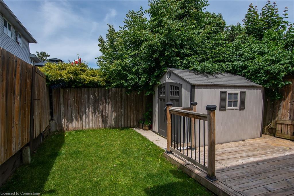 451 Pinetree Crescent Property Photo 7