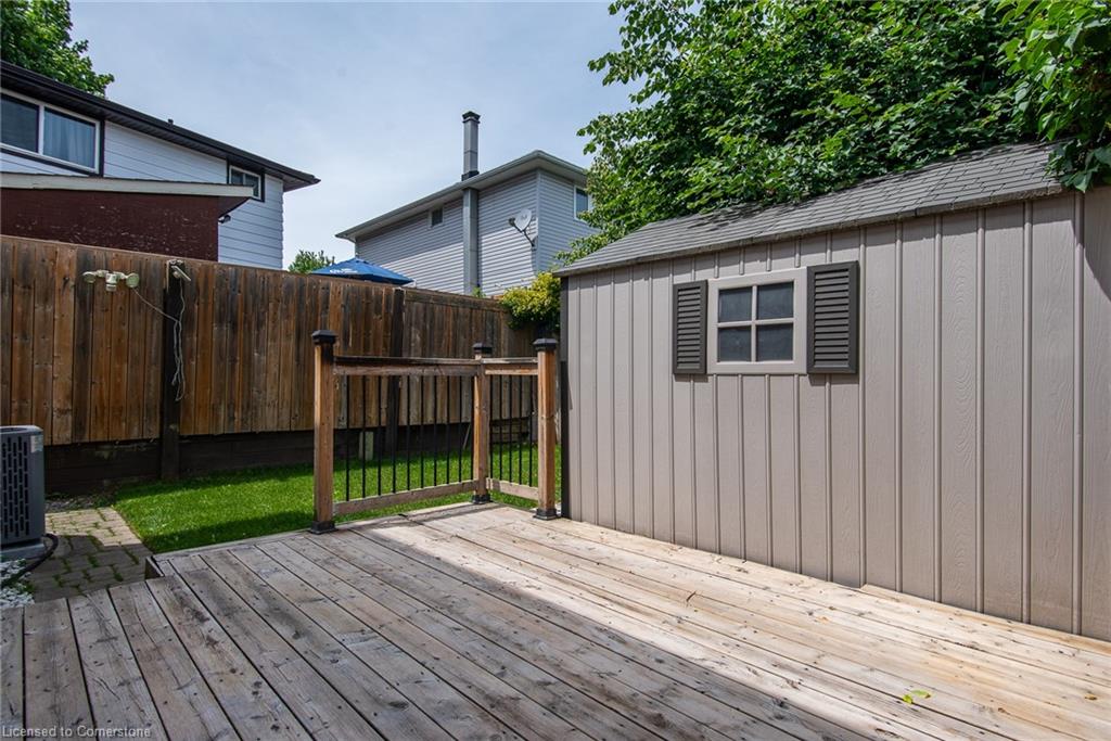 451 Pinetree Crescent Property Photo 8