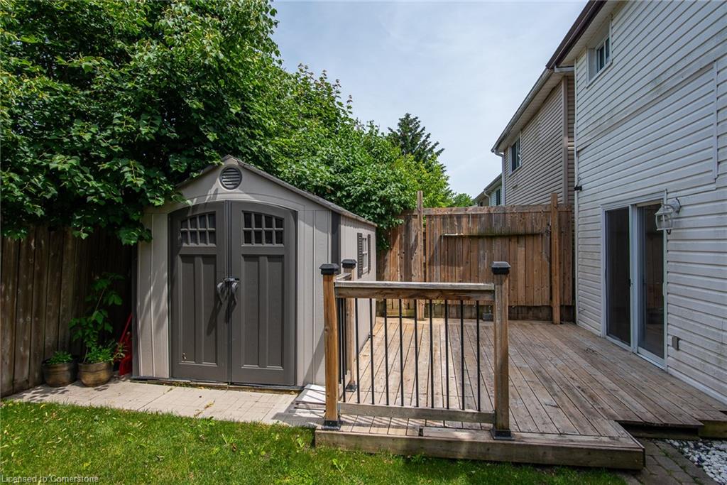 451 Pinetree Crescent Property Photo 13